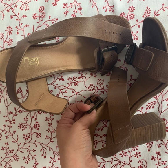 classic brown heels block heel for any occa - Picture 8 of 9